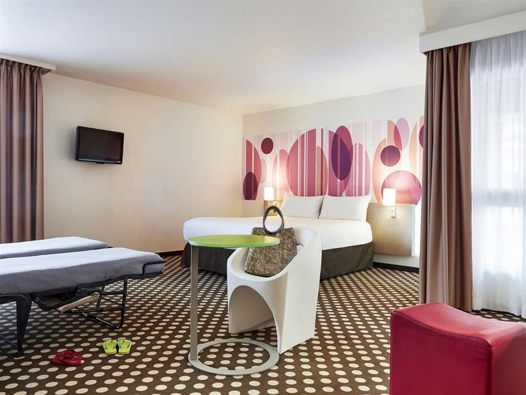 Отель Ibis Styles Toulon Centre Port Экстерьер фото