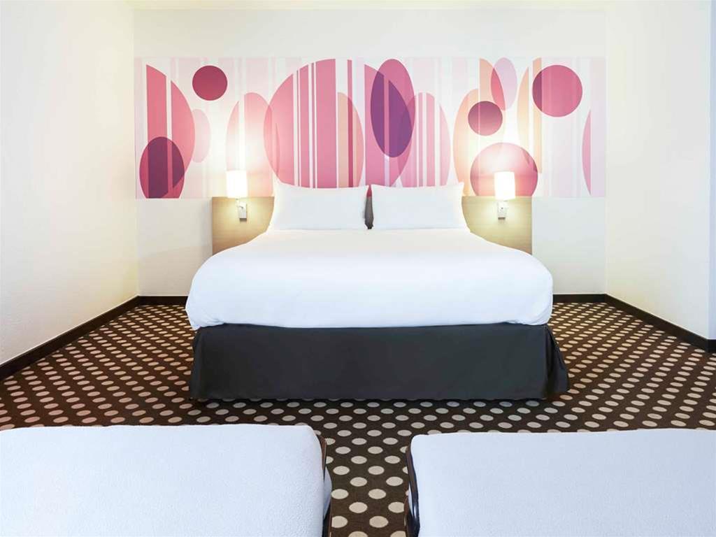 Отель Ibis Styles Toulon Centre Port Экстерьер фото