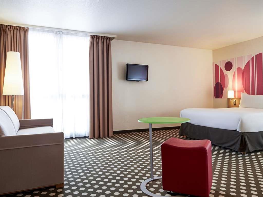 Отель Ibis Styles Toulon Centre Port Экстерьер фото