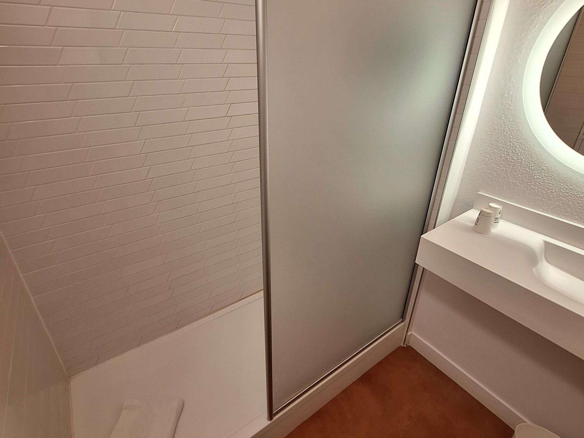 Отель Ibis Styles Toulon Centre Port Экстерьер фото