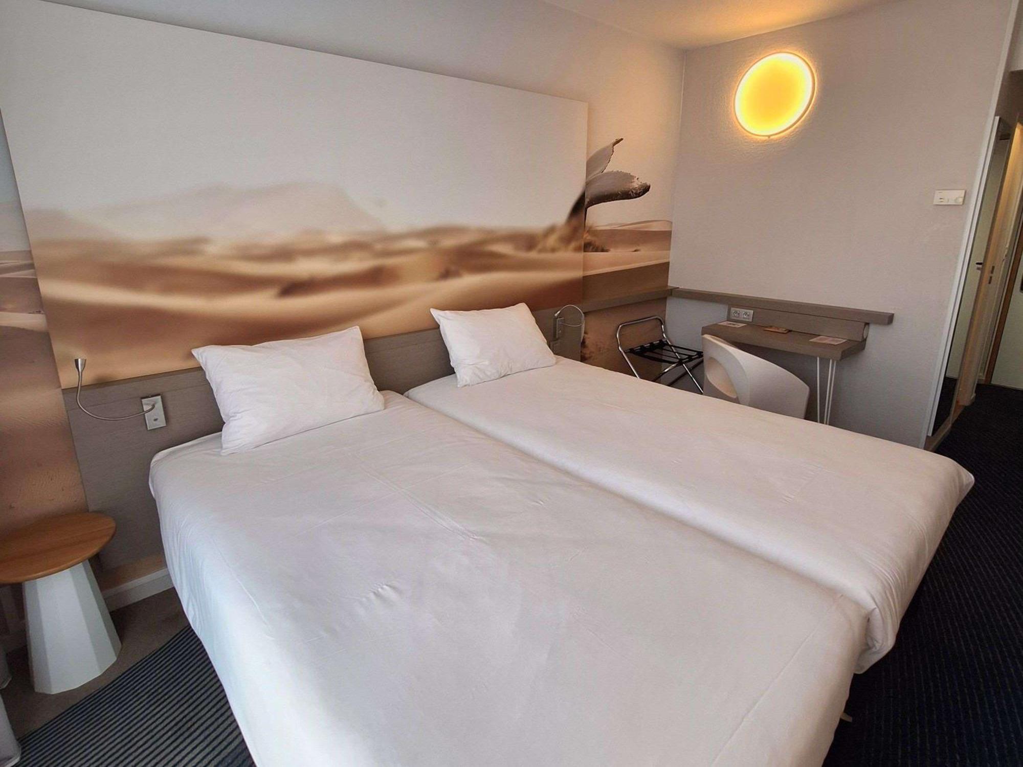 Отель Ibis Styles Toulon Centre Port Экстерьер фото